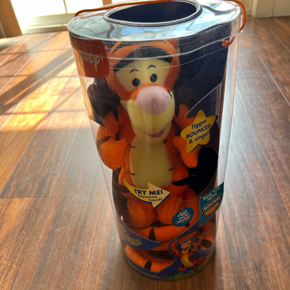 Vintage Turbo tail tigger new in box!!